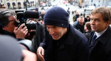 رد فعل مفاجئ.. زيدان يواجه إحراجًا من الجماهير في جنازة كوربيس